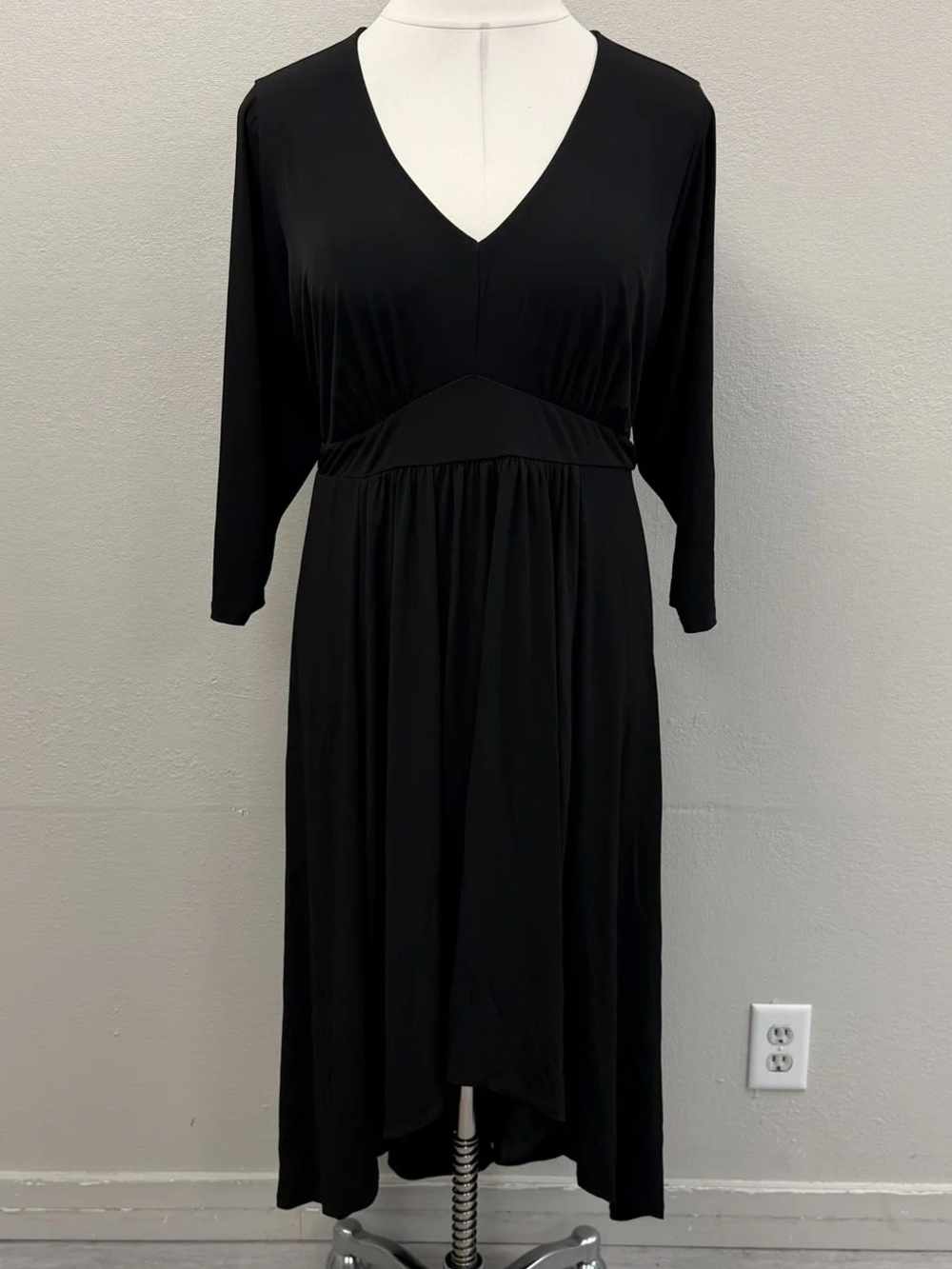NEW! Torrid Black Deep V Neck Midi Dress - Size 28 (5)